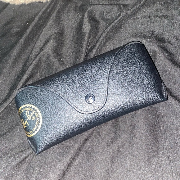 raybans adult size. original bought for 160. - Picture 3 of 4